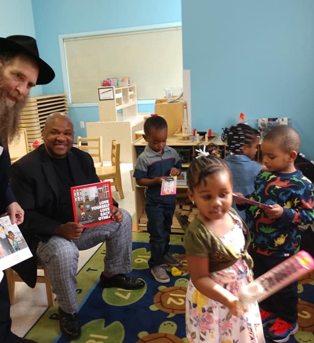 Geoffrey Davis book reading at daycare